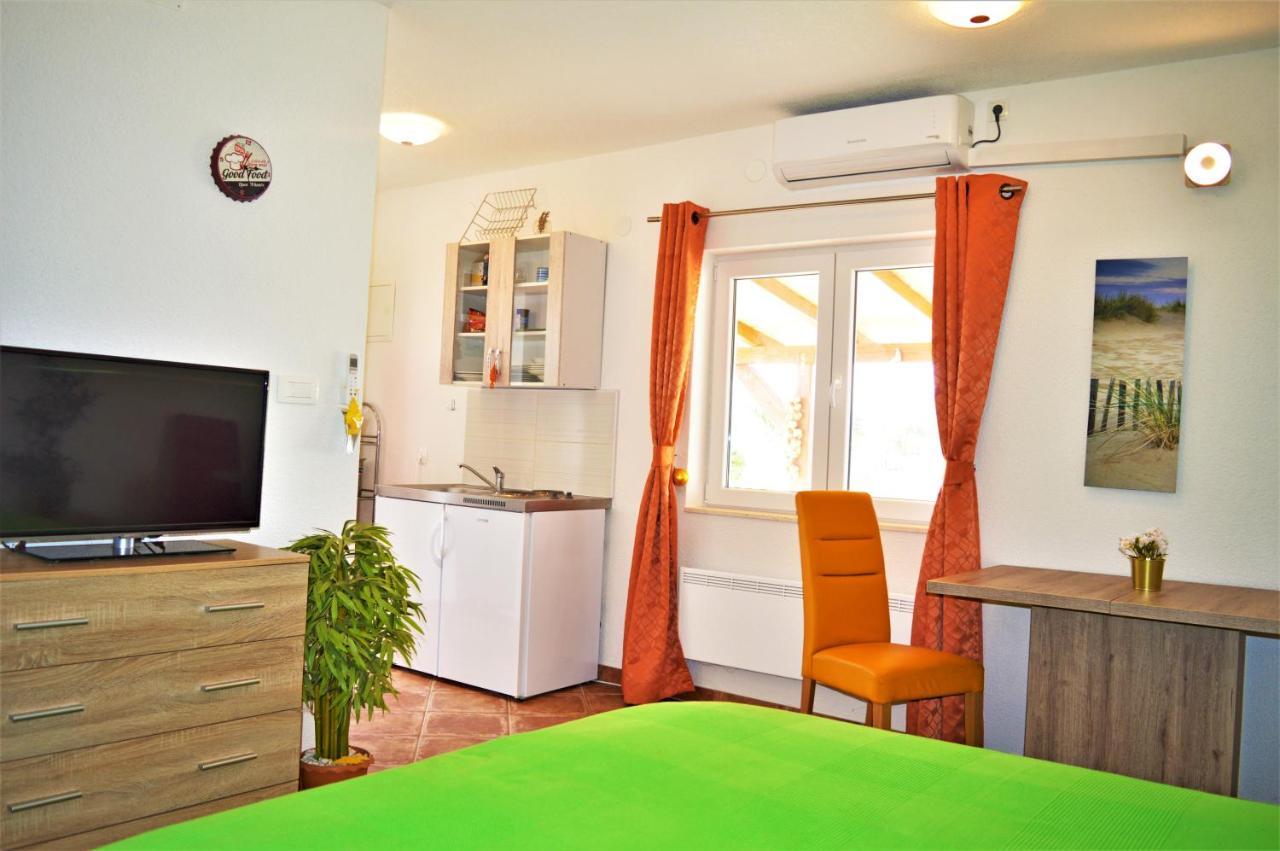 Studio Apartments Luka Biograd - Benkovac Exterior foto